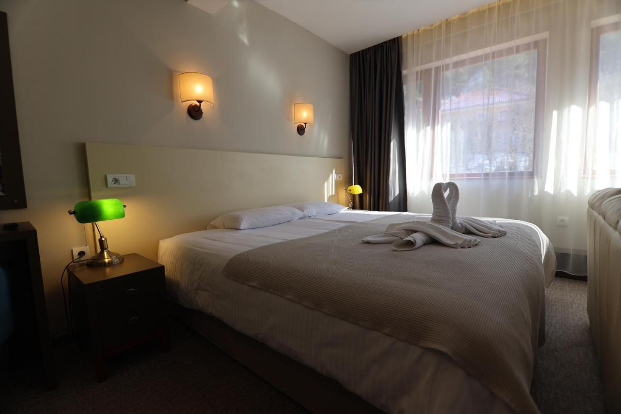 דימיטרובגארד Hotel Happy מראה חיצוני תמונה