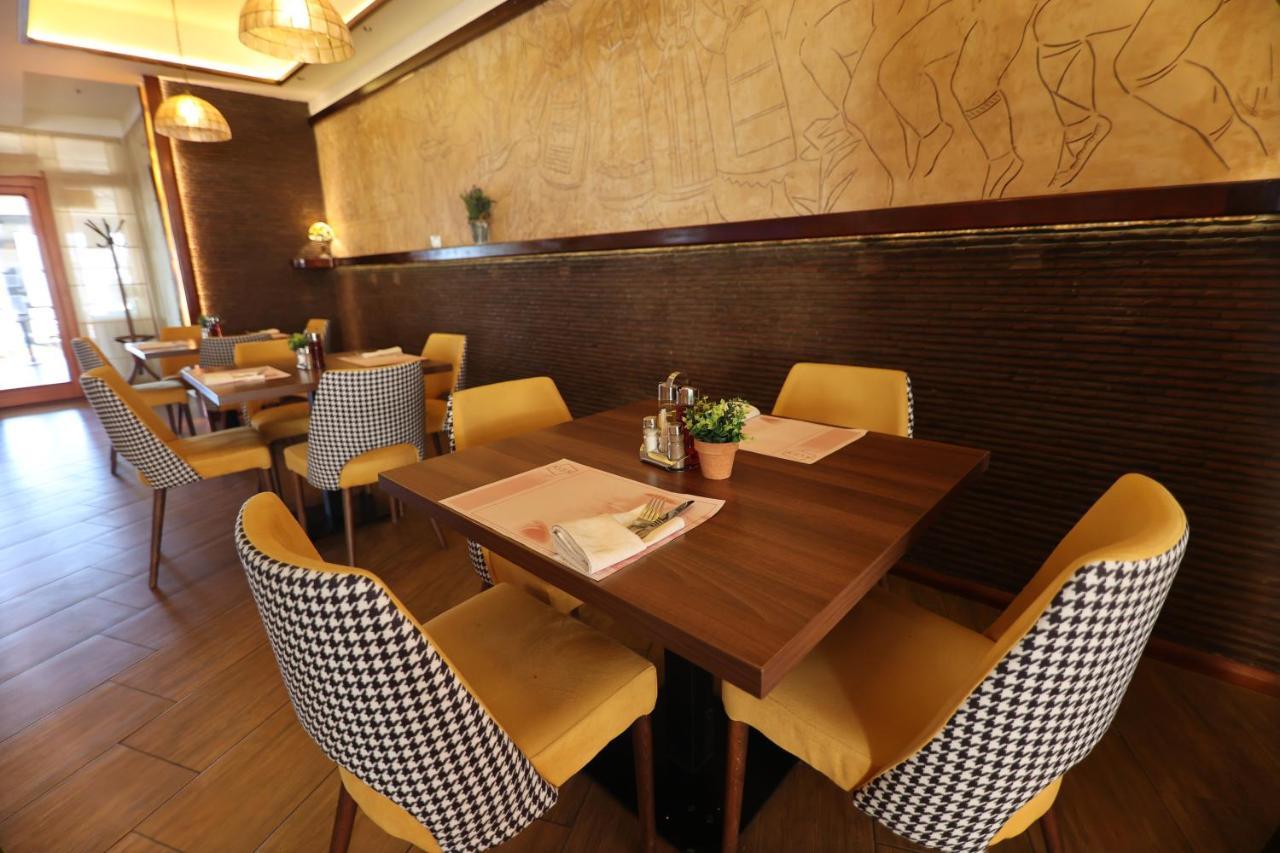 דימיטרובגארד Hotel Happy מראה חיצוני תמונה